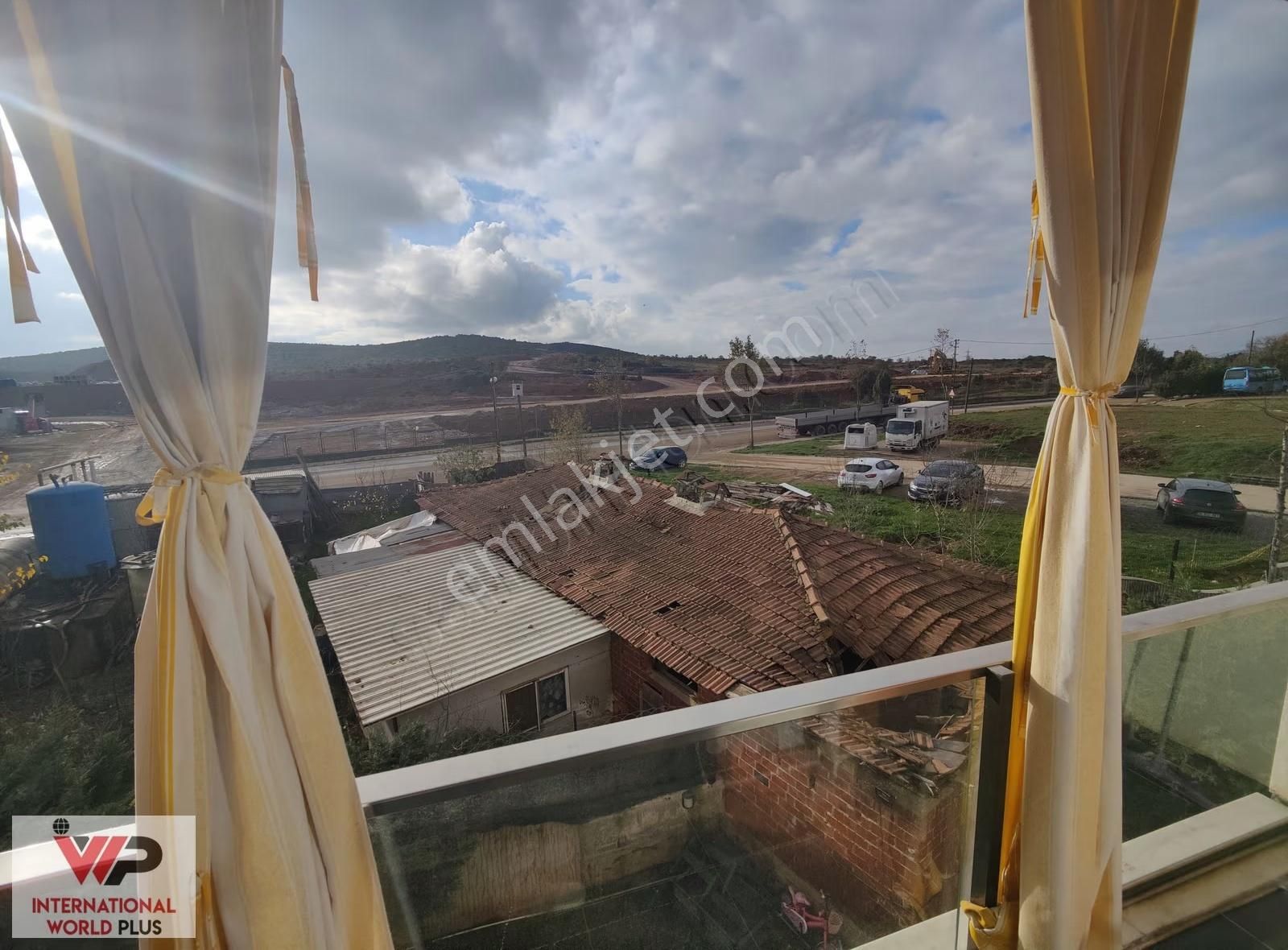 Tuzla Aydınlı Reflex Sitesi Ara Kat 2+1 Güney Cephe - Görsel 4