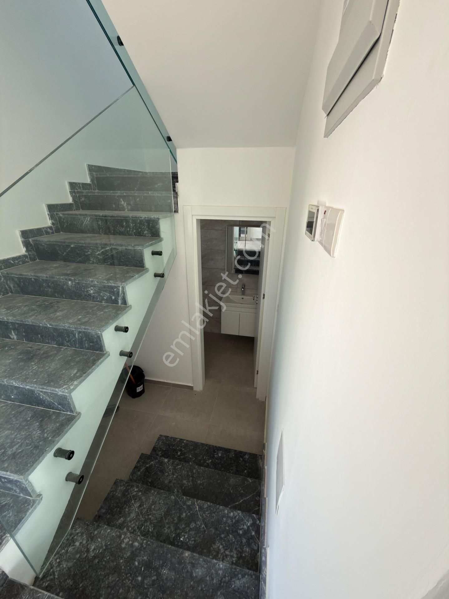 Yeniboğaziçi'nde 3+1 Satılık Villa Yeniboğaziçi Parkı Yakınında Özel Havuz Bahçe - Görsel 2