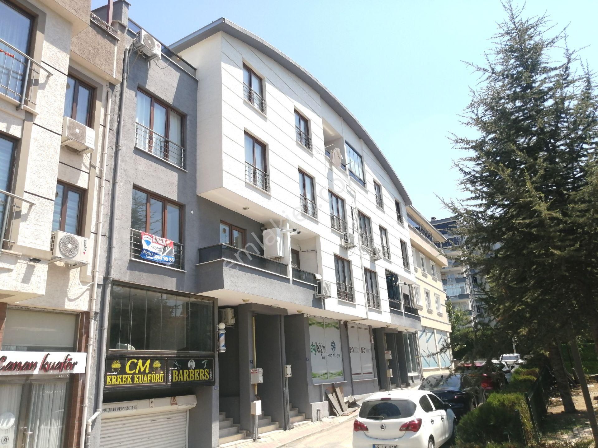 Remax Area' Dan Üçevler Mah. Merkezi Konumda Teraslı 2+1 Daire