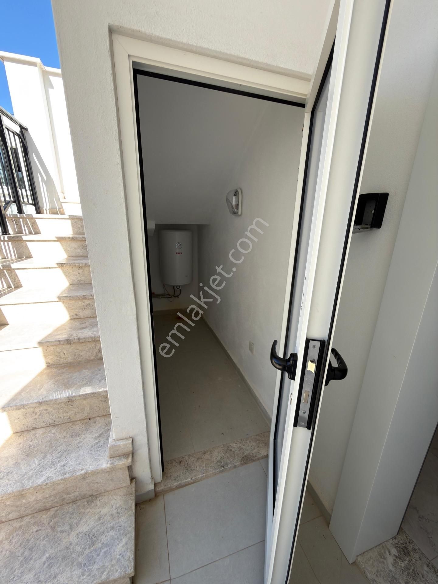 Girne Carrington Poseidon Projesinde Panoramik Deniz Manzaralı Denize 300mt 3+1 Full Eşyalı Lüx - Görsel 11