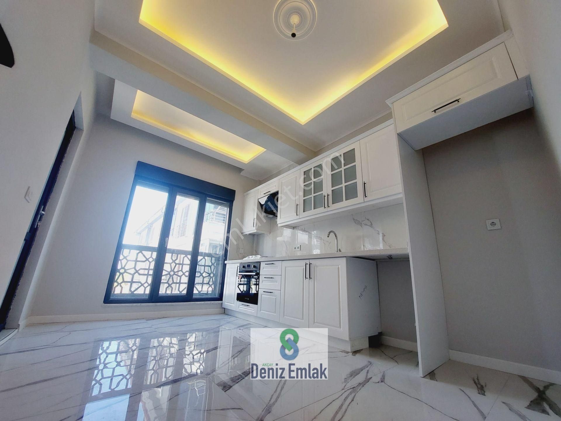 Denizden Akçayda Kapalı Mutfak Arakat Ebeveynli Satılık 2+1 Daire.
