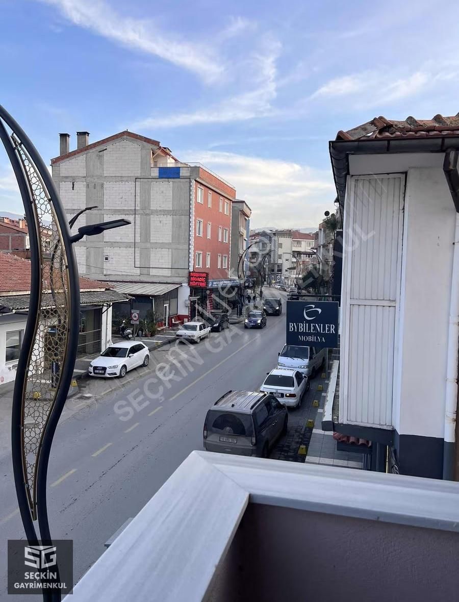 Seçkin Gayrimenkulden Atatürk Caddesinde Kiralık Daire - Görsel 3