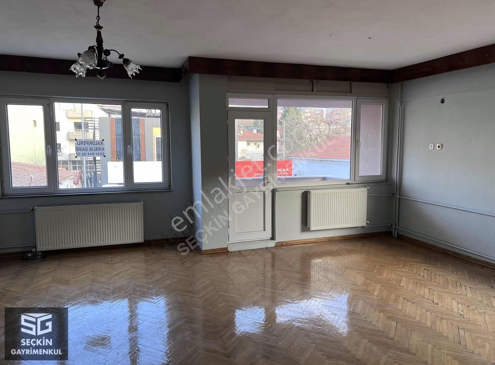 Seçkin Gayrimenkulden Atatürk Caddesinde Kiralık Daire