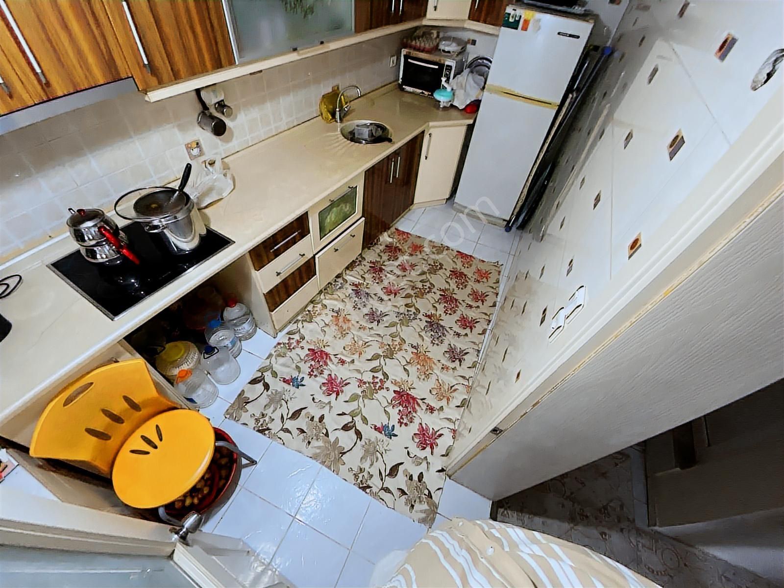 Yalazıdan Edremitte 3+1 150 Mkare Merkezi Konum Dubleks Müstakil - Görsel 9