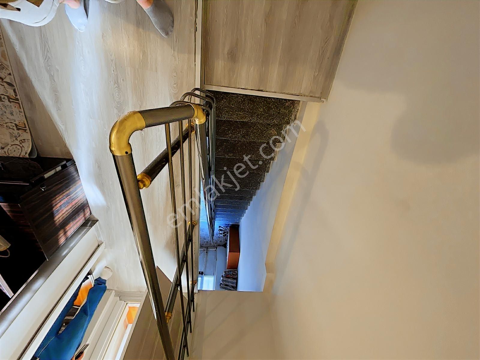 Yalazıdan Edremitte 3+1 150 Mkare Merkezi Konum Dubleks Müstakil - Görsel 2