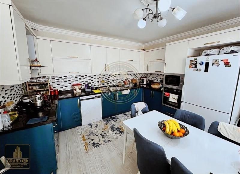 Mersin Yenişehir Cumhuriyet Mah.4+1 Satılık Daire Geniş Daire