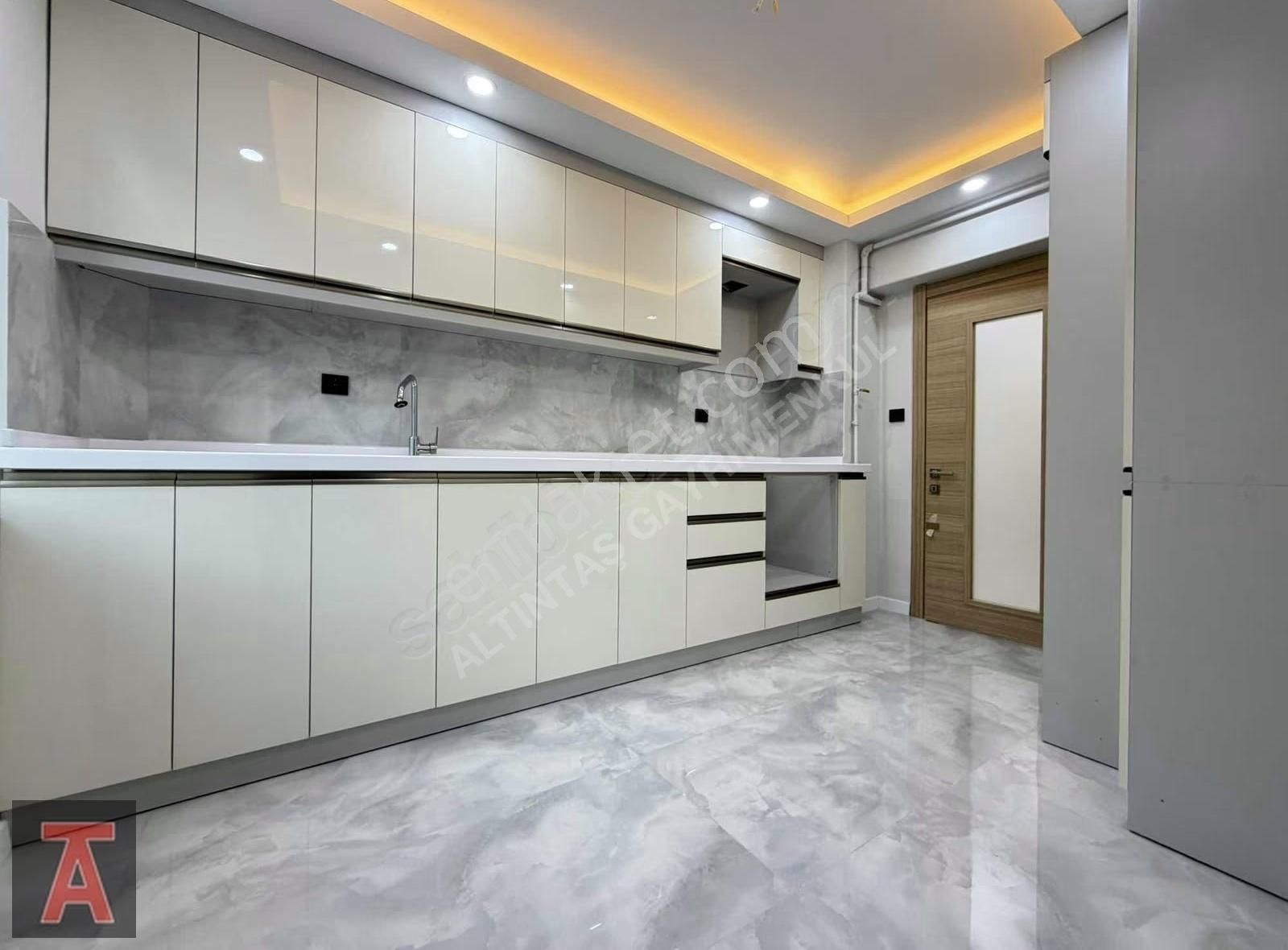 İstasyon Mahallesi Ultra Lüks Geniş M2 Katta Ön Cephe 3+1 - Görsel 2