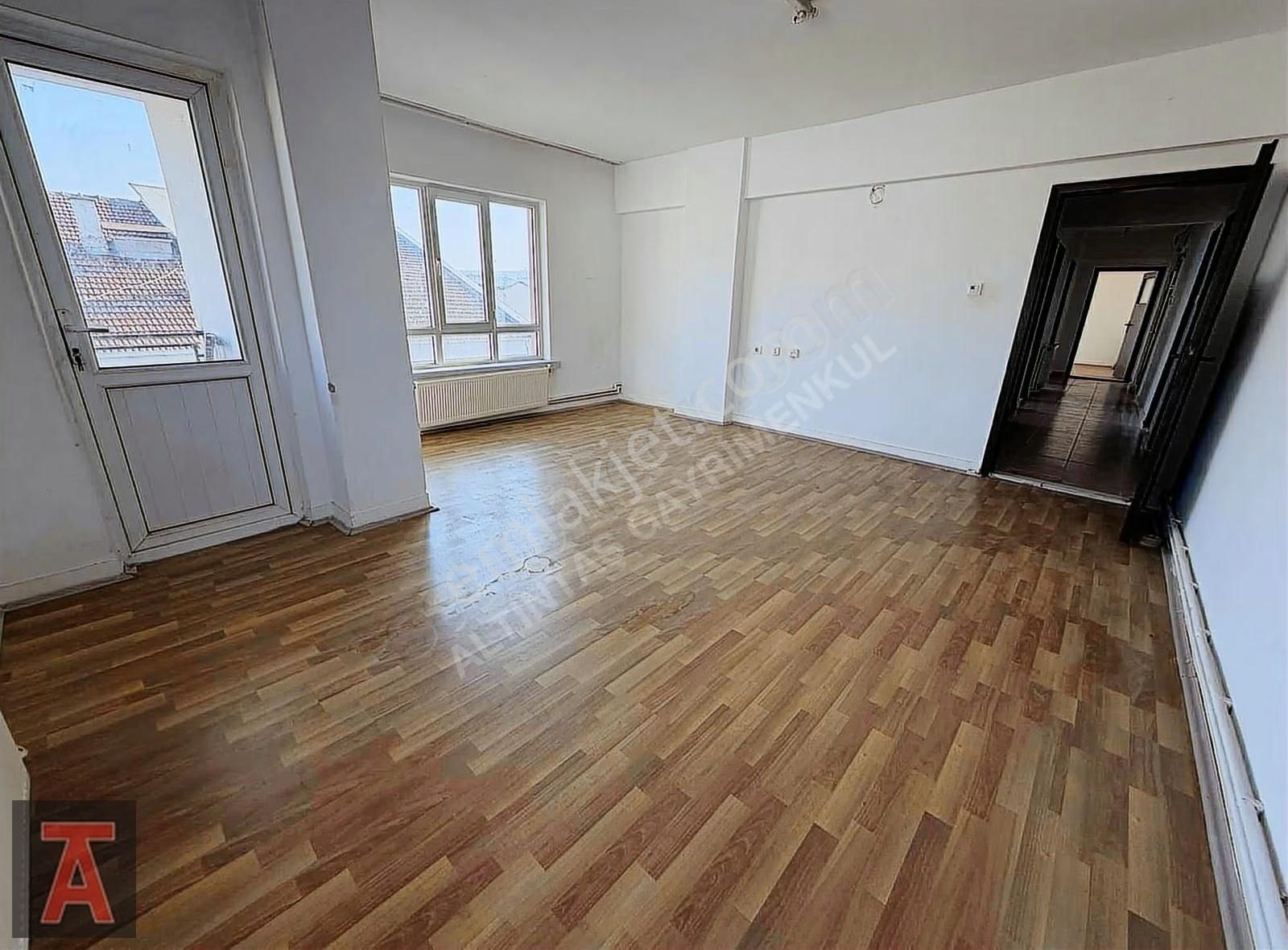 30 Ağustos Mah'de Merkezi Lokasyonda Katta 3+1 Kiralık - Görsel 19