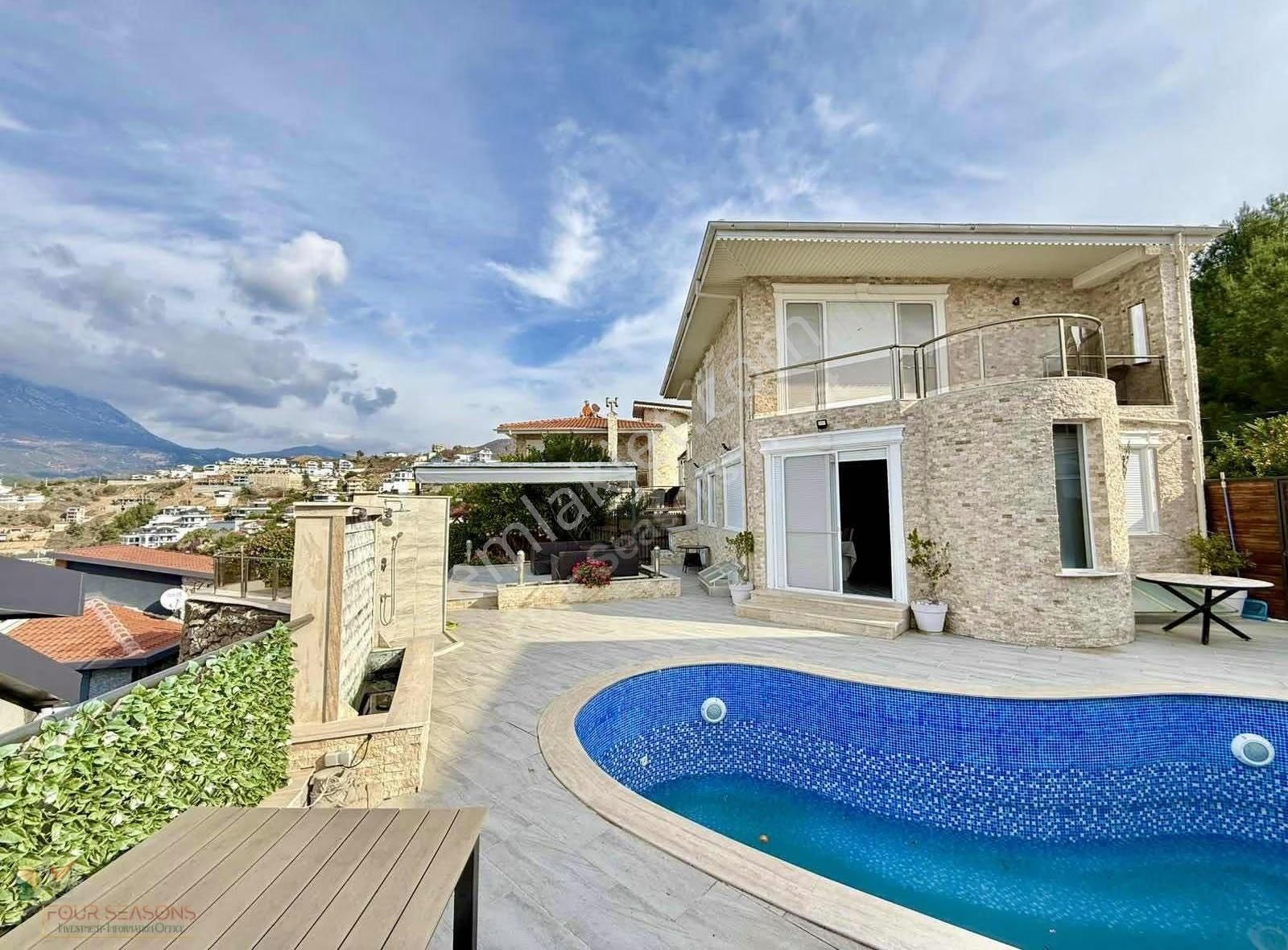 Alanya Kargıcak'ta Müstakil Havuzlu Eşyalı Lüx 5+1 Triplex Villa