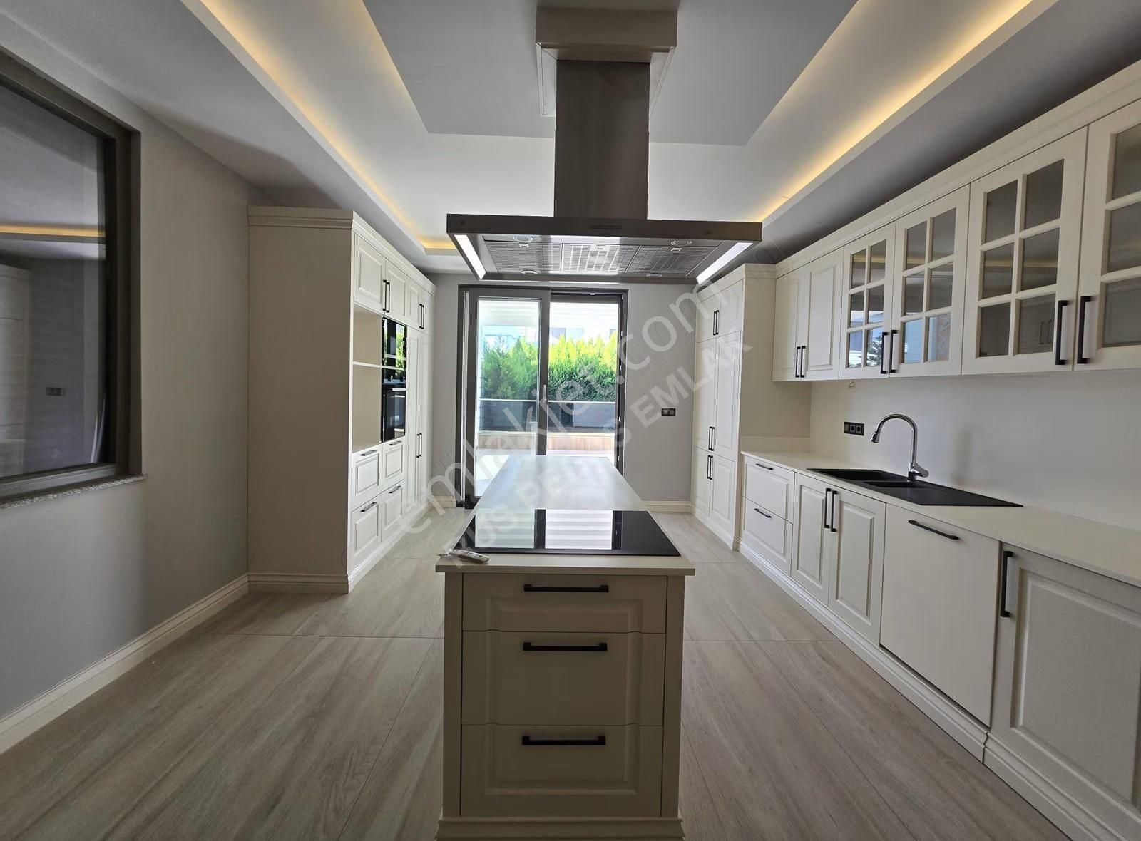 Kemerağzı Asansörlü Havuzlu 5+1 Satılık Villa - Görsel 16