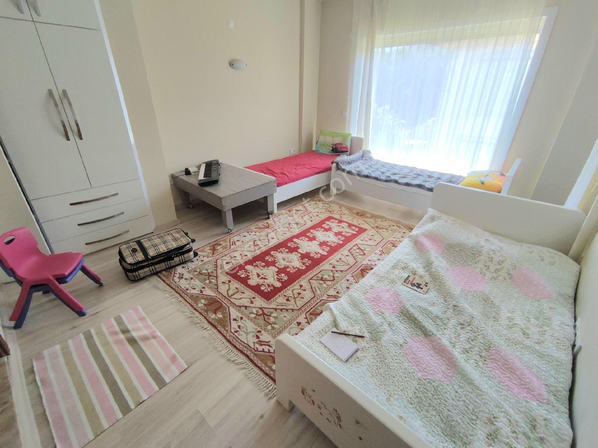 Güzelçamlı Yolun Altı Denize Yakın Köşe Geniş Bahçeli Villa - Görsel 24