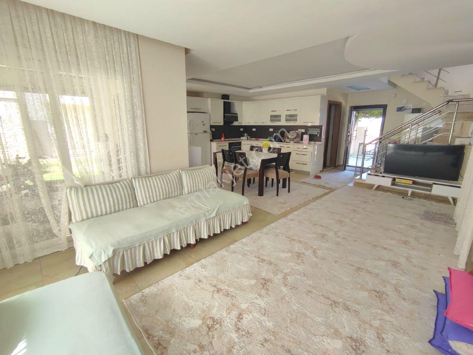 Güzelçamlı Yolun Altı Denize Yakın Köşe Geniş Bahçeli Villa - Görsel 20