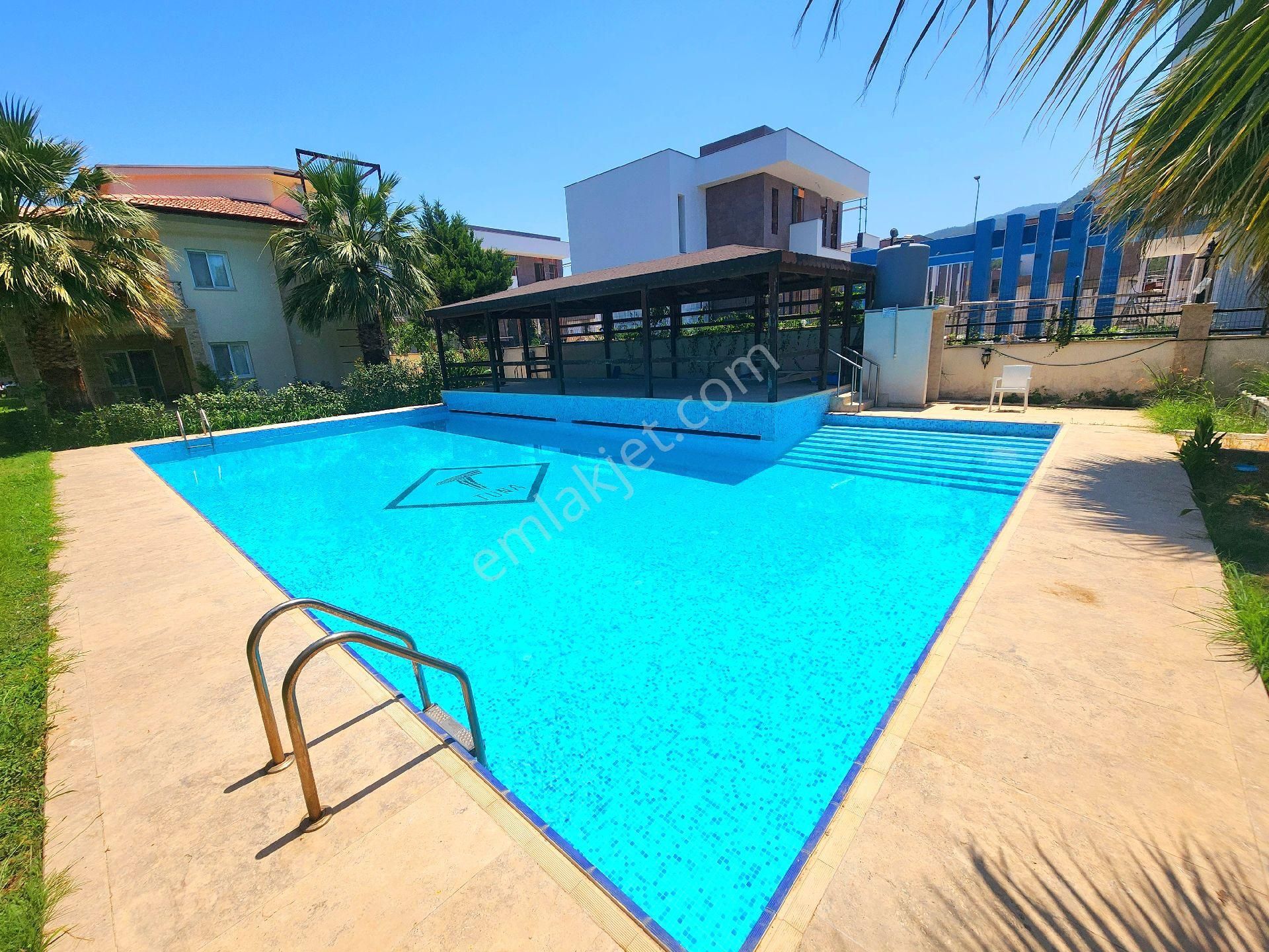 Güzelçamlı Yolun Altı Denize Yakın Köşe Geniş Bahçeli Villa - Görsel 3