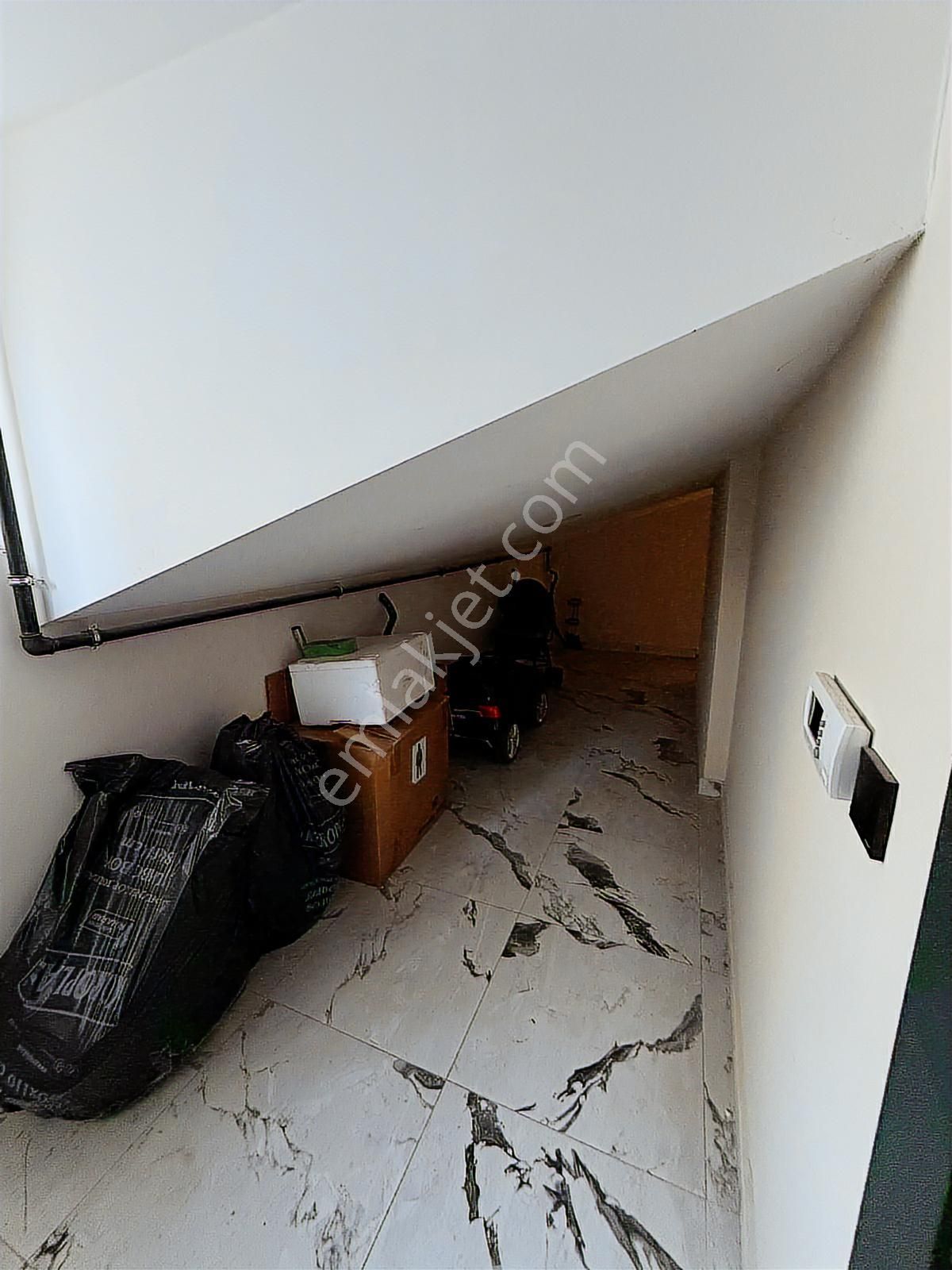 Kanarya'da Üst Bölge'de 5+2 Satılık 200 M2 4.kat Daire - Görsel 26