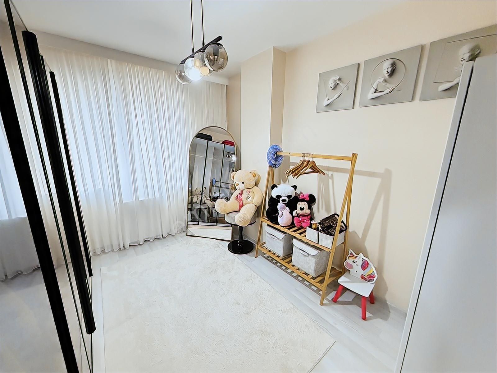 Kanarya'da Üst Bölge'de 5+2 Satılık 200 M2 4.kat Daire - Görsel 13