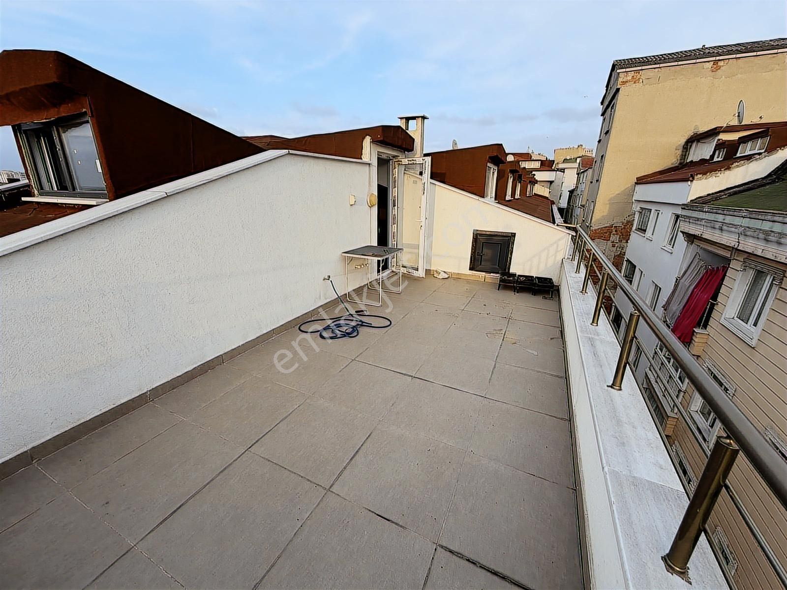 Kanarya'da Üst Bölge'de 5+2 Satılık 200 M2 4.kat Daire - Görsel 2