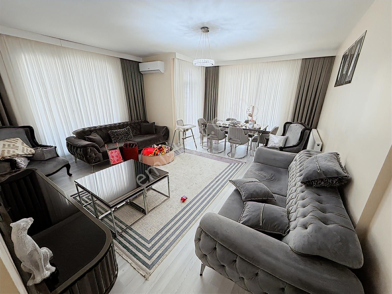 Kanarya'da Üst Bölge'de 5+2 Satılık 200 M2 4.kat Daire