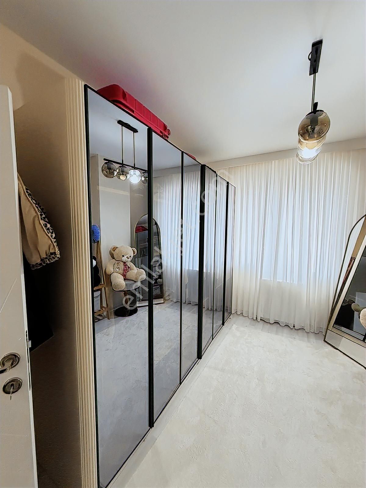 Kanarya'da Üst Bölge'de 5+2 Satılık 200 M2 4.kat Daire - Görsel 15