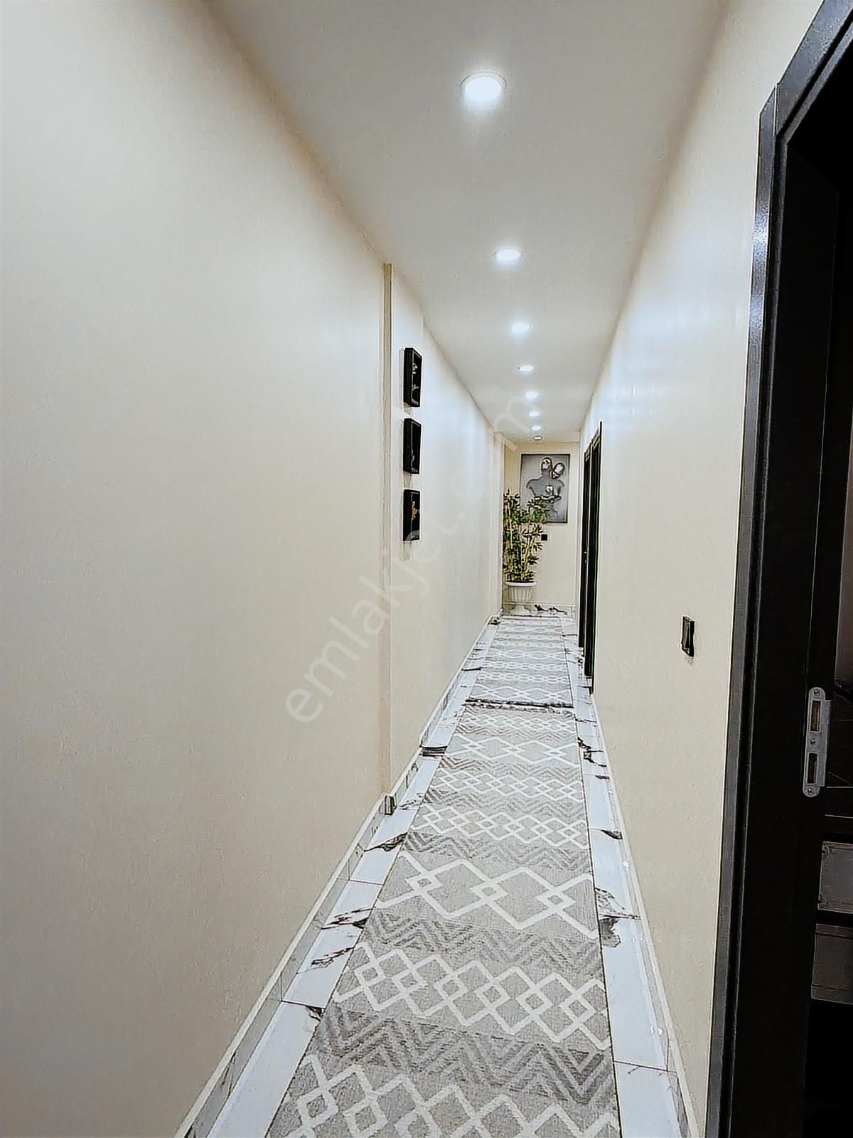 Kanarya'da Üst Bölge'de 5+2 Satılık 200 M2 4.kat Daire - Görsel 5