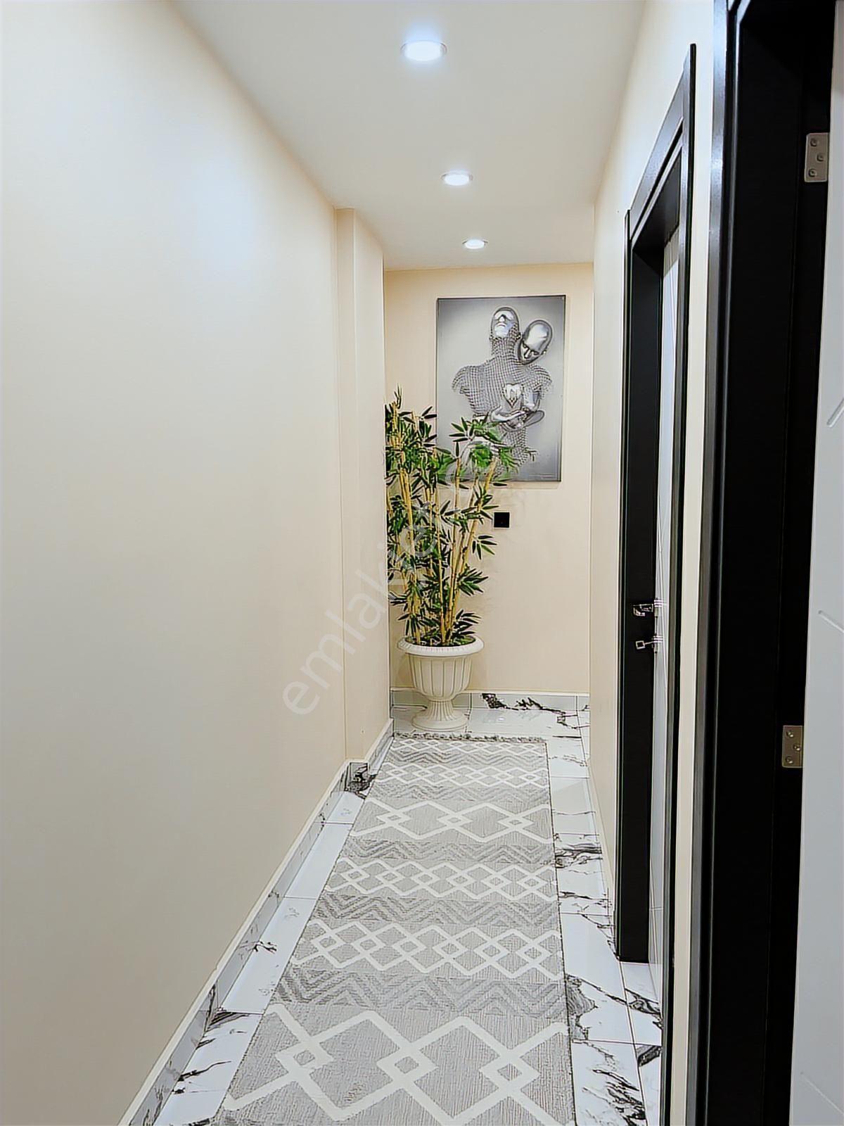 Kanarya'da Üst Bölge'de 5+2 Satılık 200 M2 4.kat Daire - Görsel 7