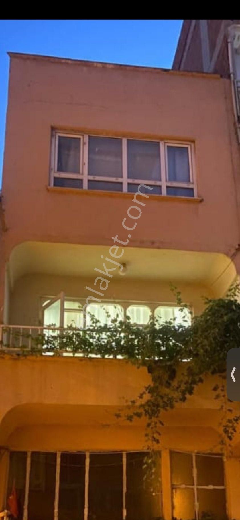 Bursa Nın Mustafakemalpaşa İlçesinde Cadde Üzerinde 3katlı Altında Atölye Olan Bina