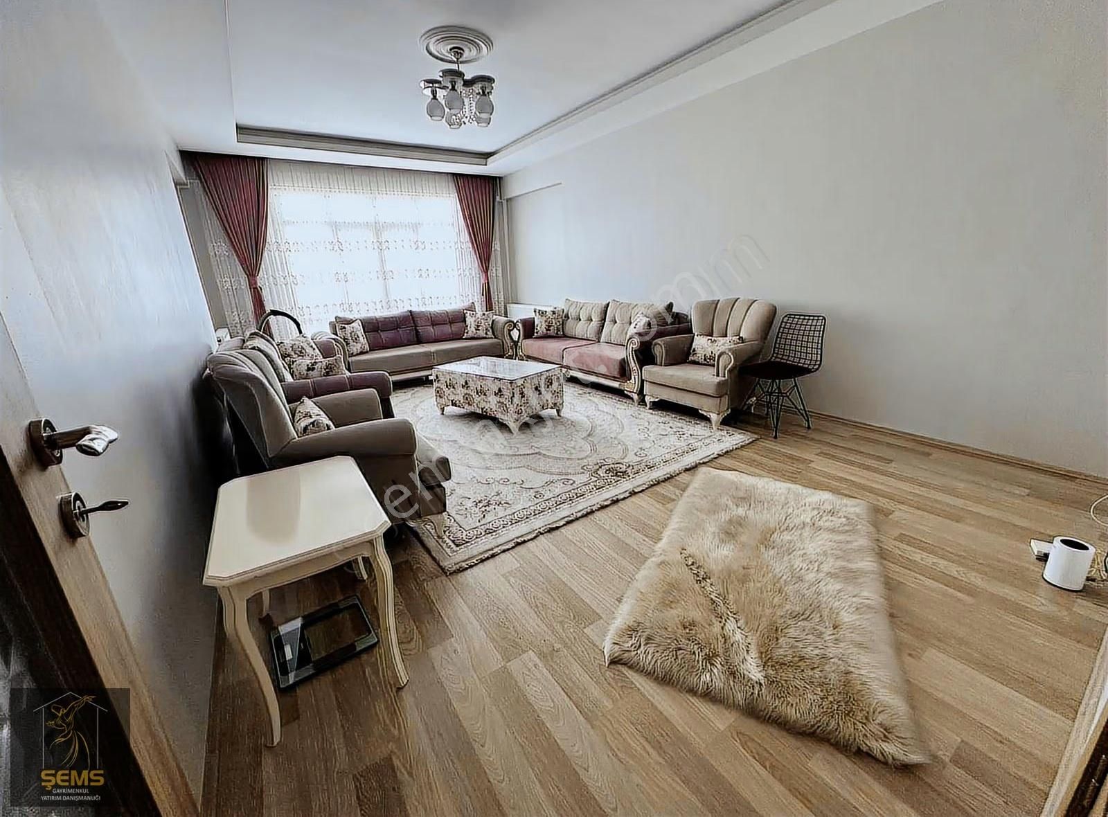 Geniş,eminevime Uygun 3+1 Fetih Caddesi Üzeri