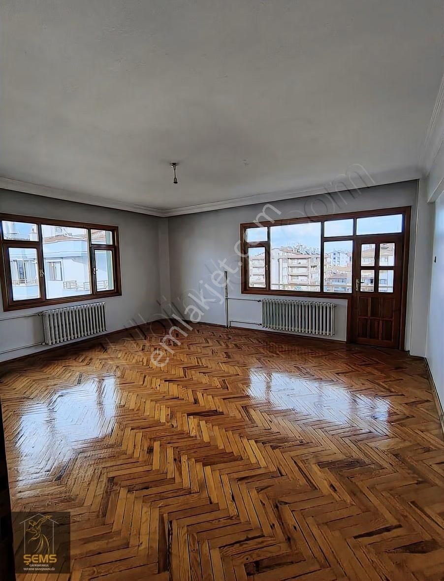 Site İçerisinde Çok Geniş 3+1 Kiralık Daire