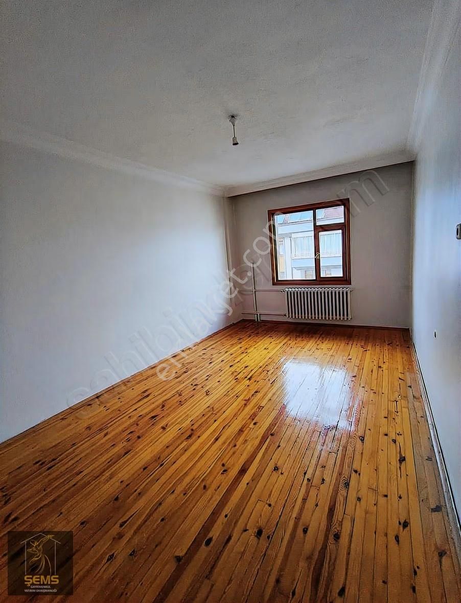 Site İçerisinde Çok Geniş 3+1 Kiralık Daire - Görsel 2