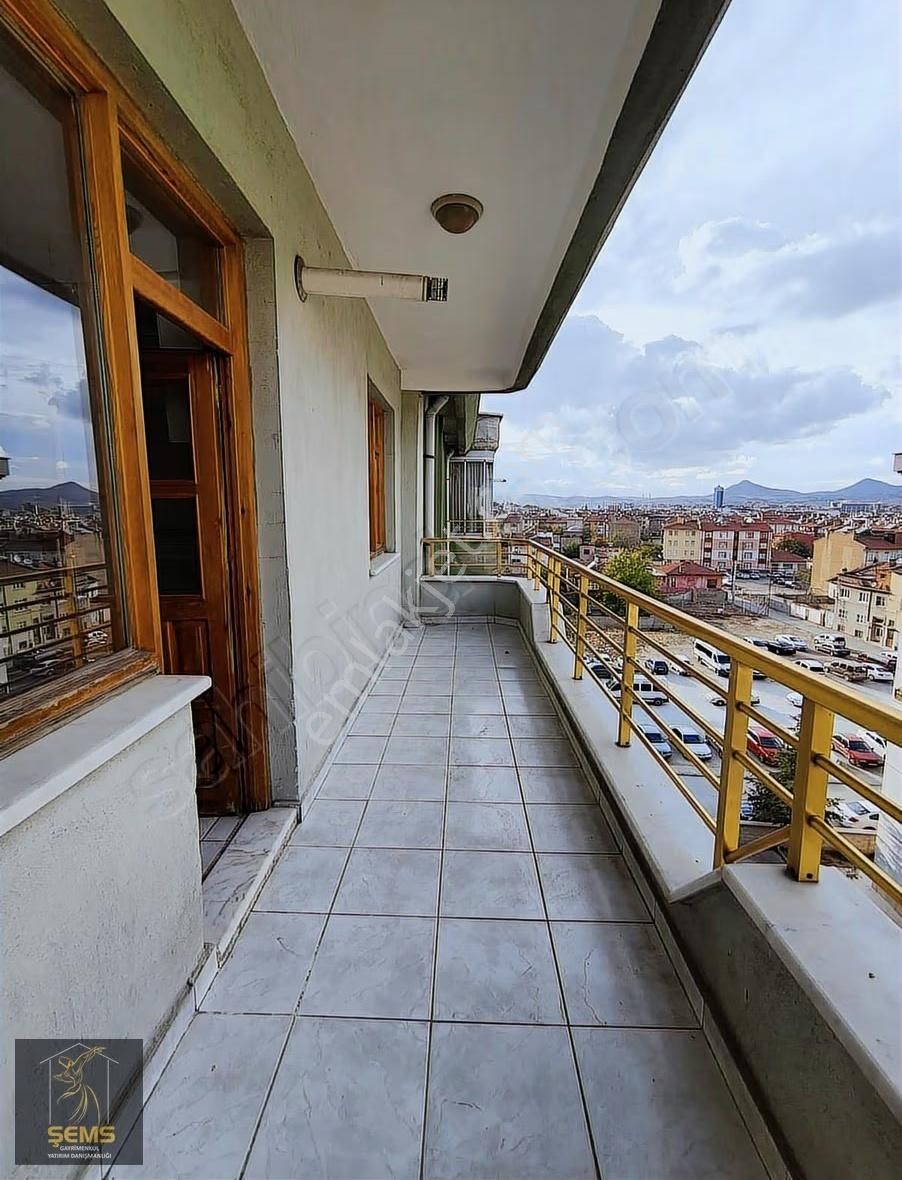 Site İçerisinde Çok Geniş 3+1 Kiralık Daire - Görsel 9