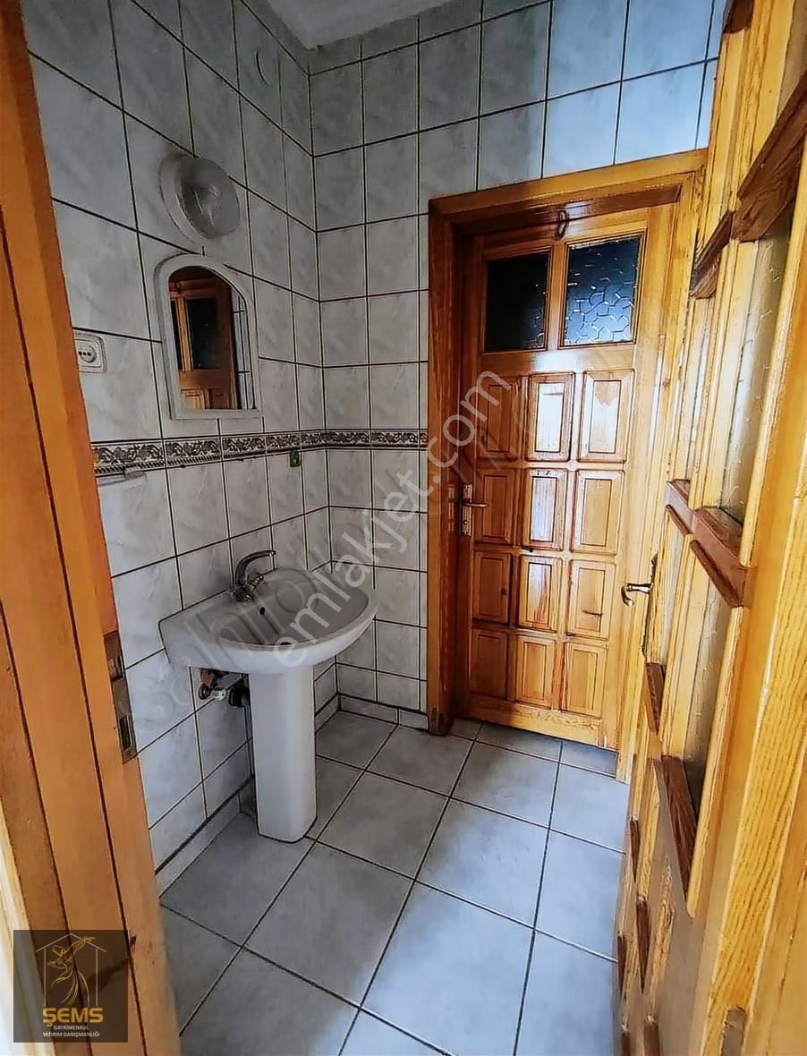 Site İçerisinde Çok Geniş 3+1 Kiralık Daire - Görsel 14