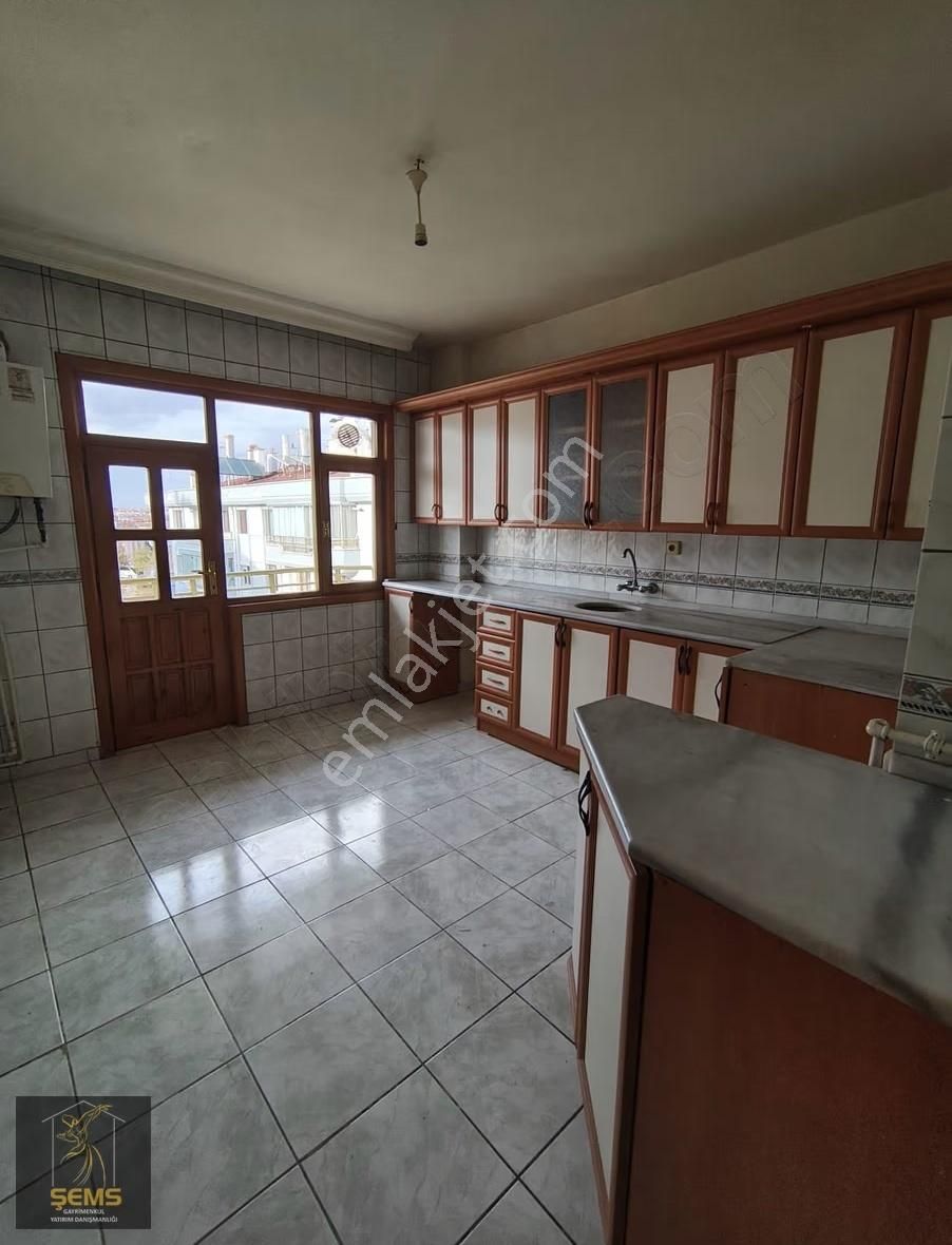 Site İçerisinde Çok Geniş 3+1 Kiralık Daire - Görsel 21