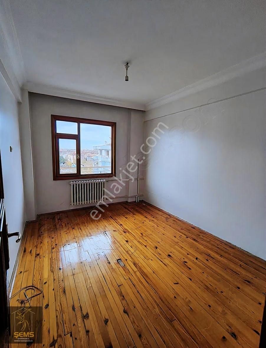 Site İçerisinde Çok Geniş 3+1 Kiralık Daire - Görsel 12
