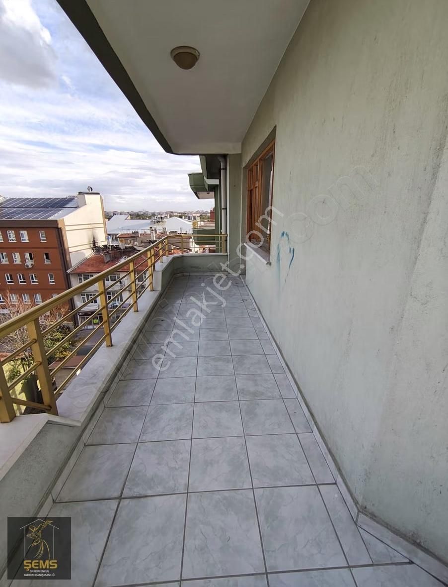 Site İçerisinde Çok Geniş 3+1 Kiralık Daire - Görsel 7