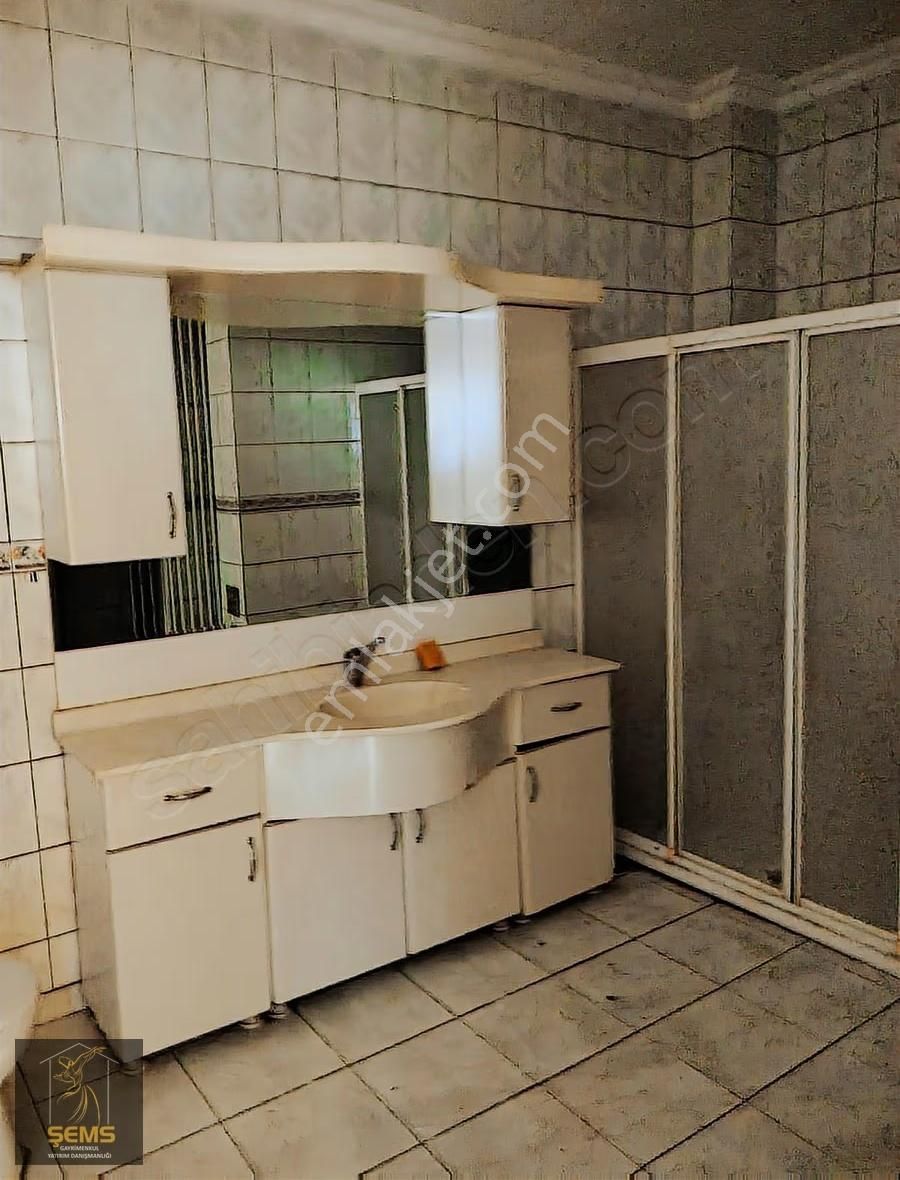 Site İçerisinde Çok Geniş 3+1 Kiralık Daire - Görsel 8