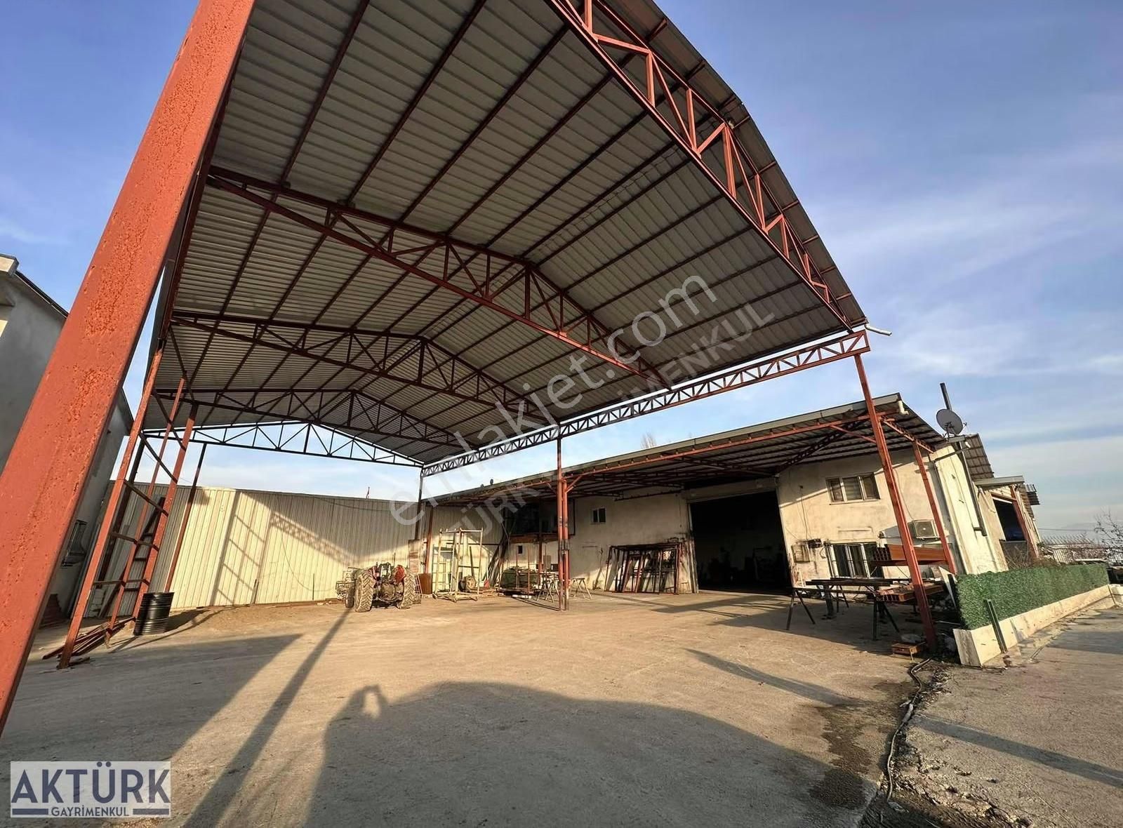 Aktürk Gayrimenkul'den Mudanya Çekricede 400m2 Depo İş Yeri