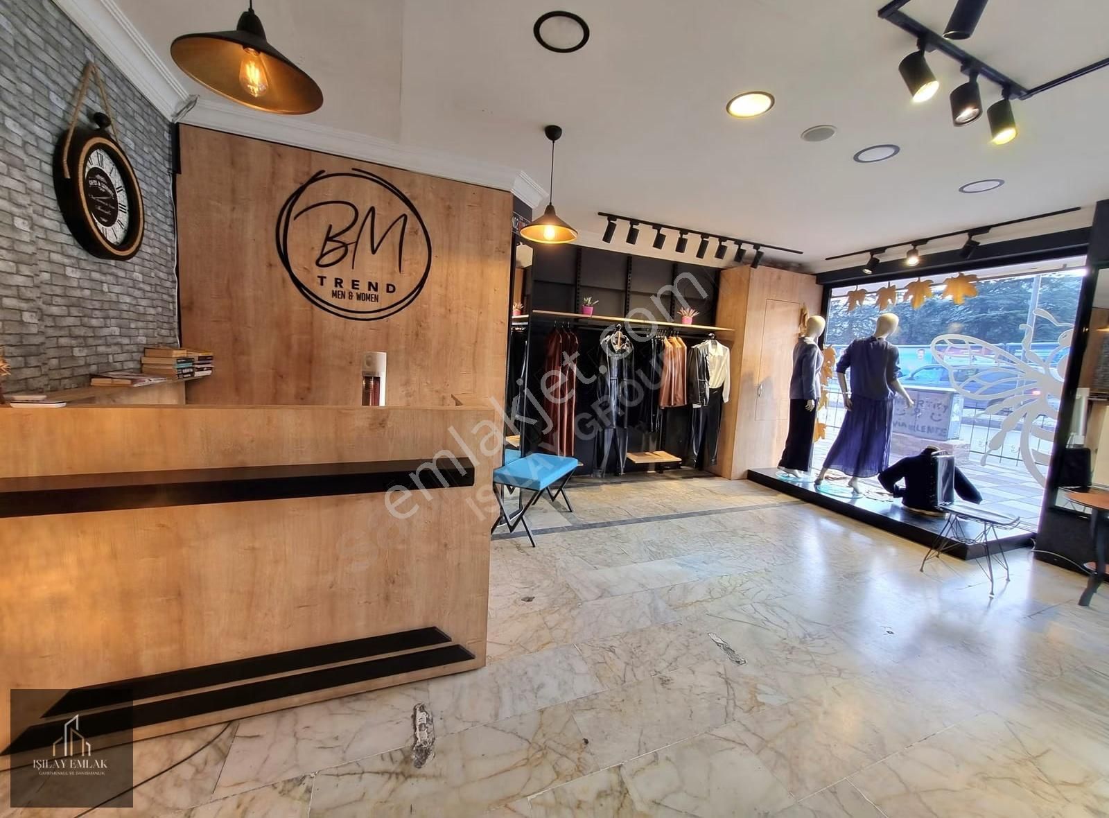 Afyon Kurtuluş Caddesi 3 Katlı Devren Kiralık Giyim Mağazası - Görsel 15