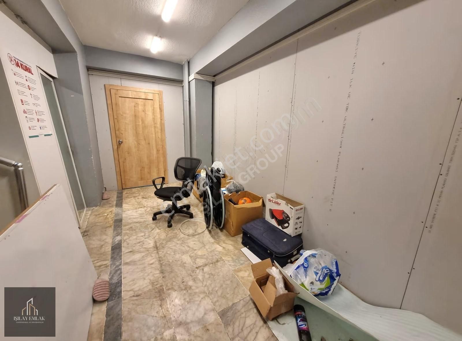 Afyon Kurtuluş Caddesi 3 Katlı Devren Kiralık Giyim Mağazası - Görsel 14