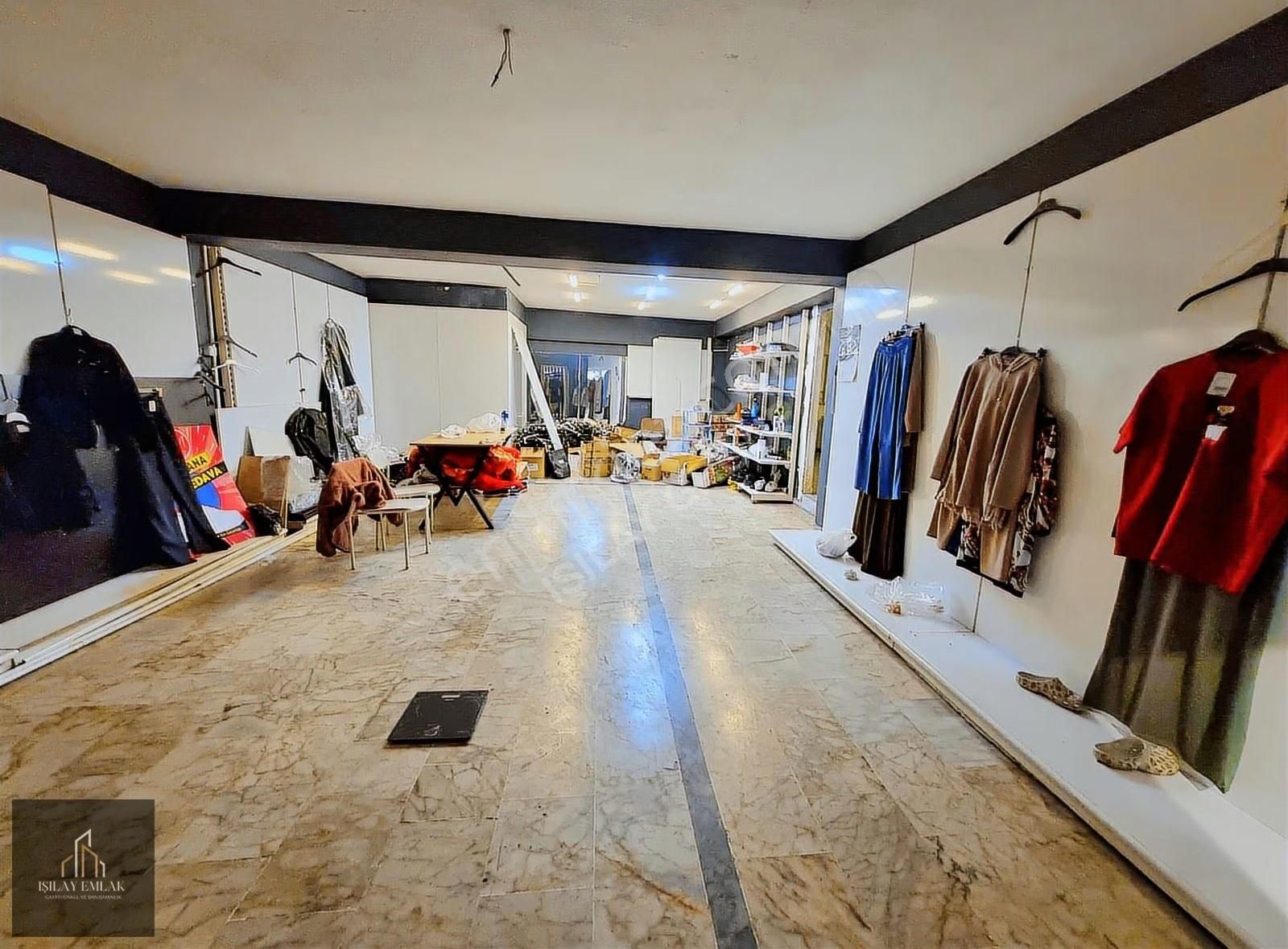 Afyon Kurtuluş Caddesi 3 Katlı Devren Kiralık Giyim Mağazası - Görsel 4