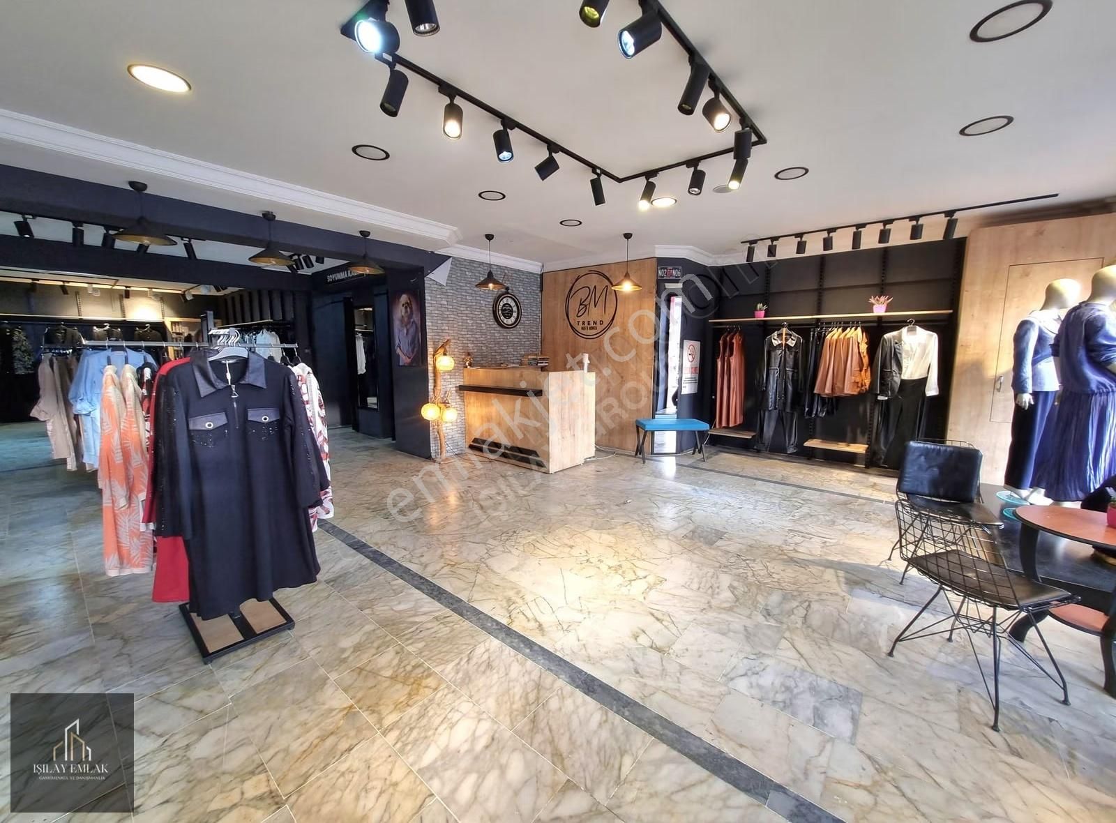 Afyon Kurtuluş Caddesi 3 Katlı Devren Kiralık Giyim Mağazası - Görsel 9