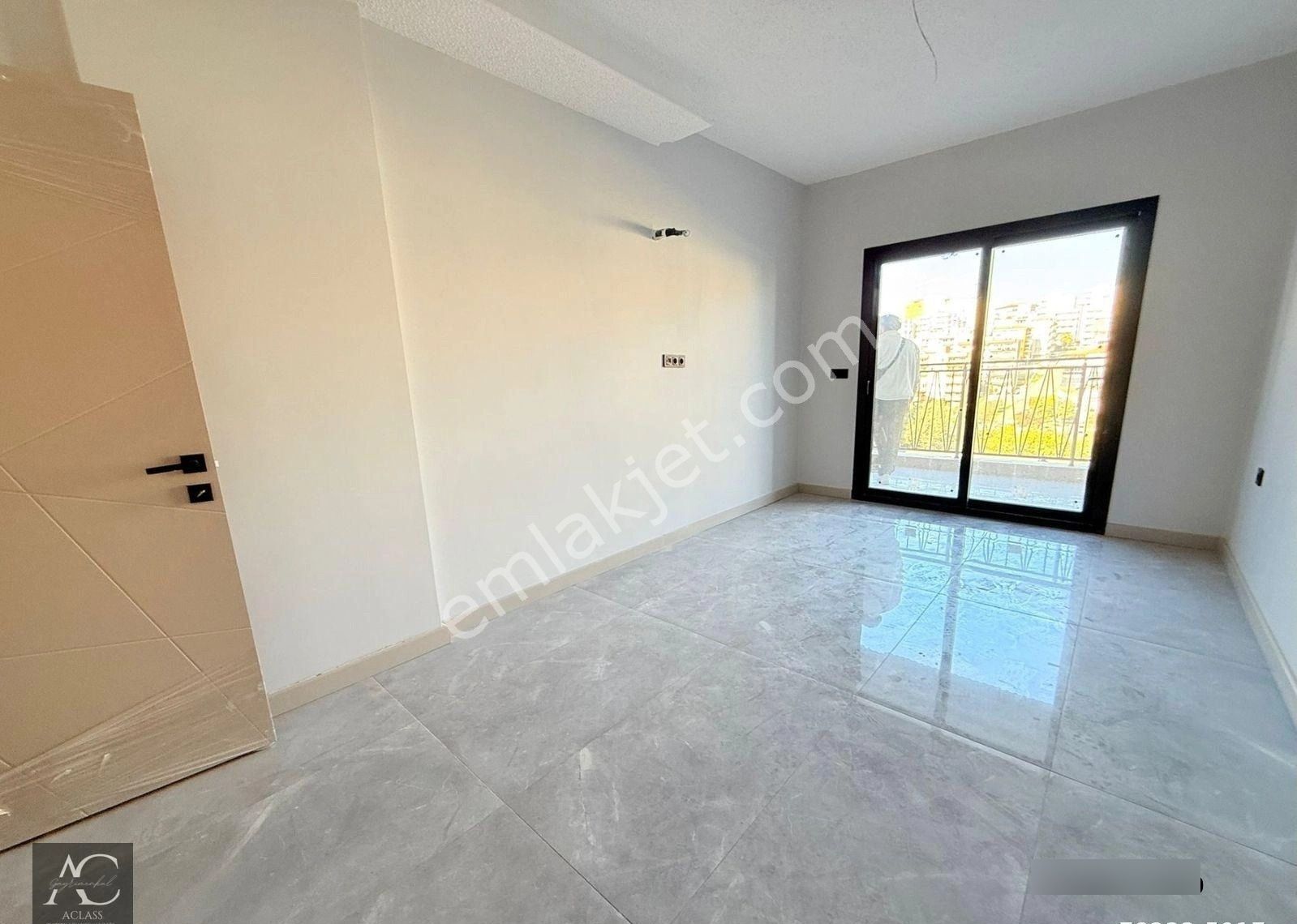 Kuşadasında Satılık Merkezı Konum-7/24 Güvenlik-havuz-bahçe-kombi-lüx-fırsat Daireler - Görsel 2