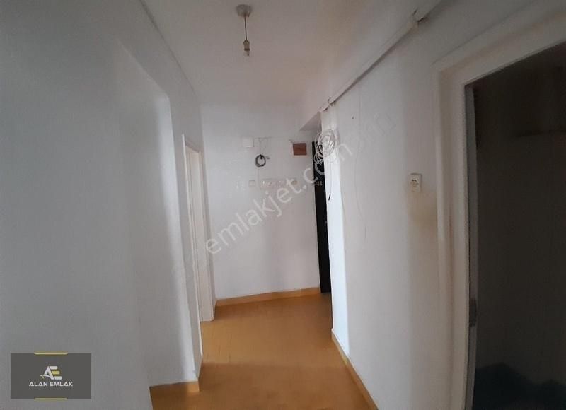 Alan Emlak'tan İlkadım Öğretmen Bloklarında 3+1 Fırsat Daire - Görsel 6