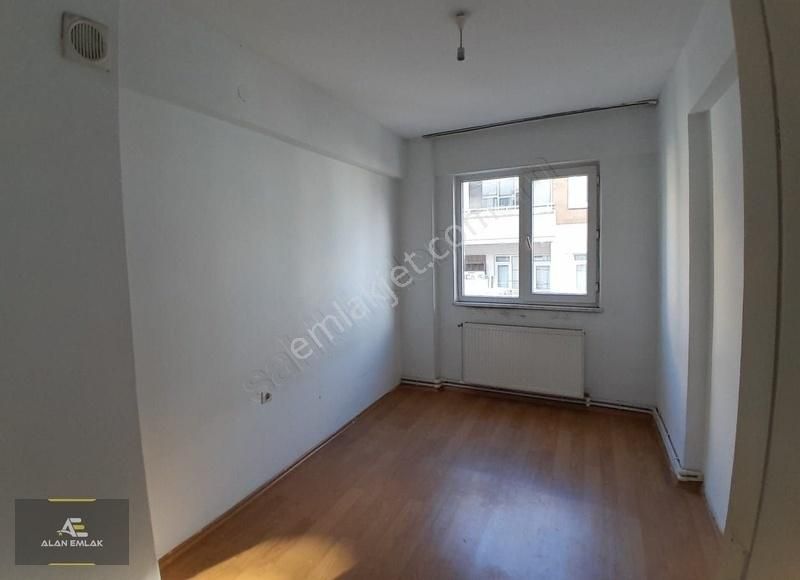 Alan Emlak'tan İlkadım Öğretmen Bloklarında 3+1 Fırsat Daire - Görsel 3