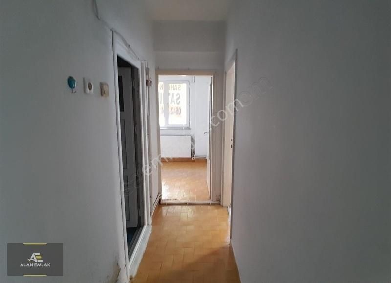 Alan Emlak'tan İlkadım Öğretmen Bloklarında 3+1 Fırsat Daire - Görsel 2