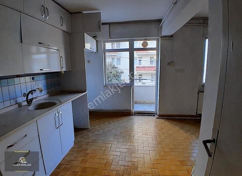 Alan Emlak'tan İlkadım Öğretmen Bloklarında 3+1 Fırsat Daire - Görsel 5