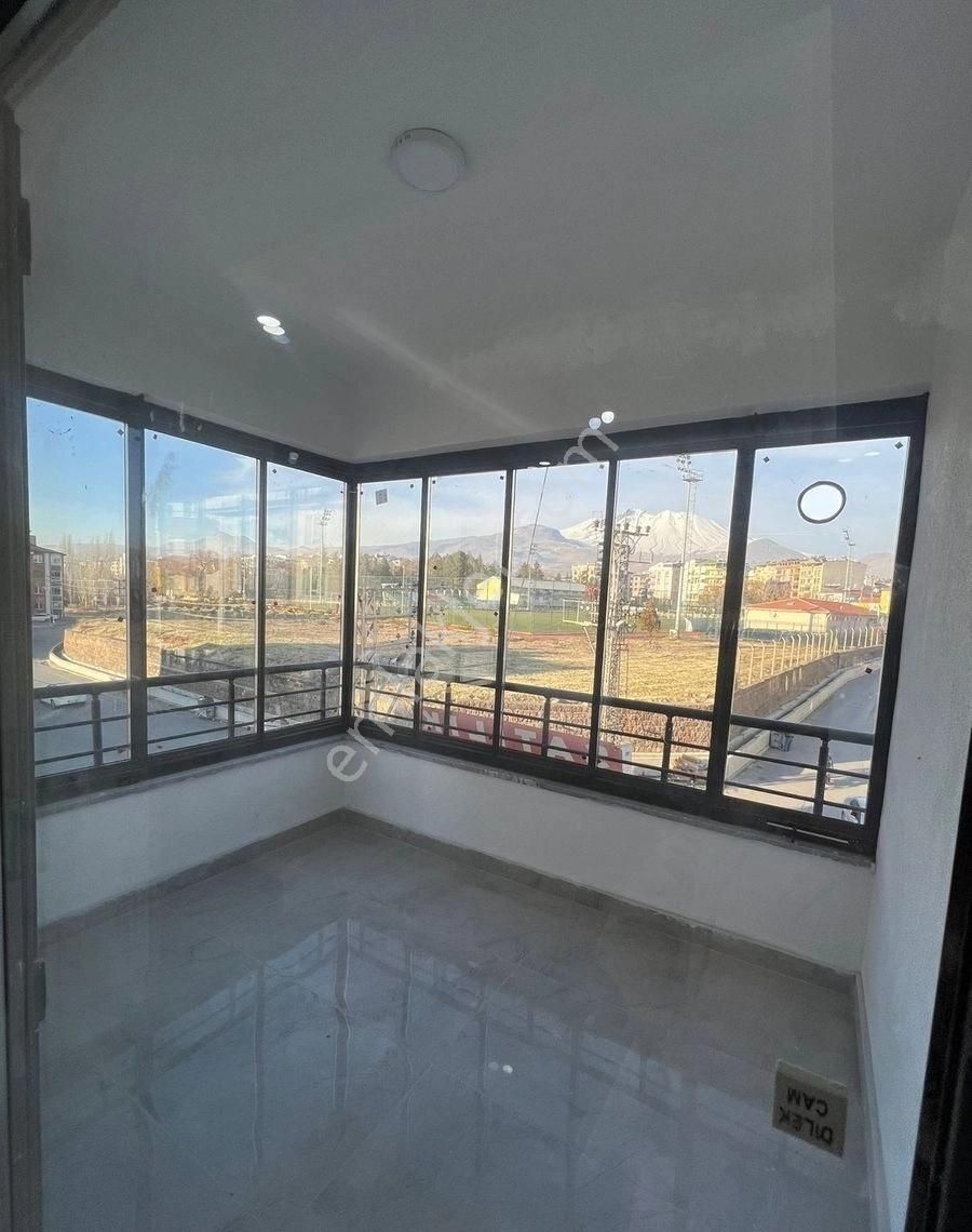 Mükemmel Konumda Stadyum - Görsel 13