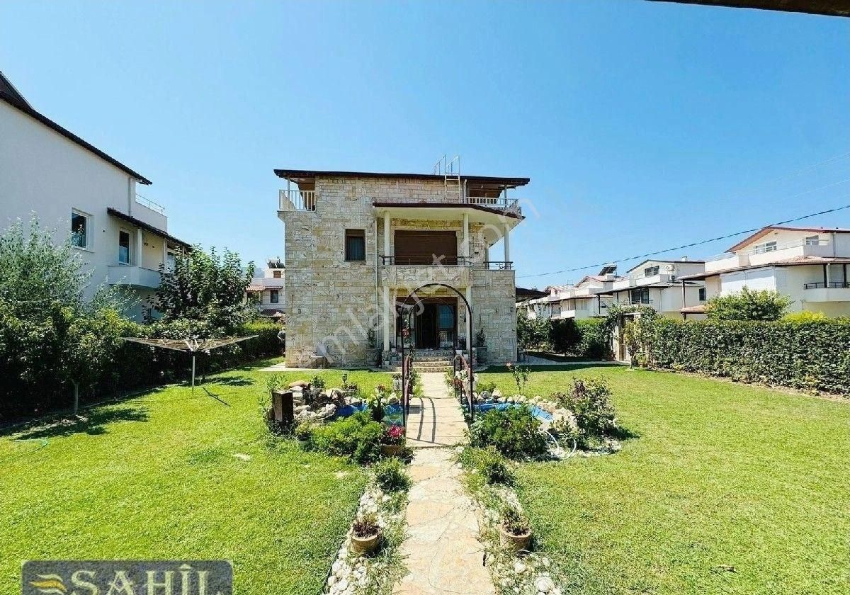 Kuşadası Davutlar Satılık 522 Arsa İçinde Müstakil 4+1 Eşyalı Tripleks Villa