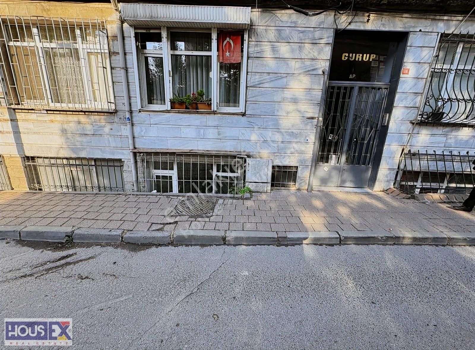 Fatih Hırka-i Şerifte Yanıbaşında Satılık Fırsatlı Daıre - Görsel 3