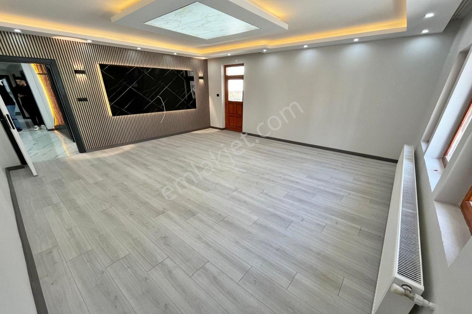 Bağlarbaşı Mahallesi'nde Cadde Üzeri Asansörlü 3+1 Daire! - Görsel 11