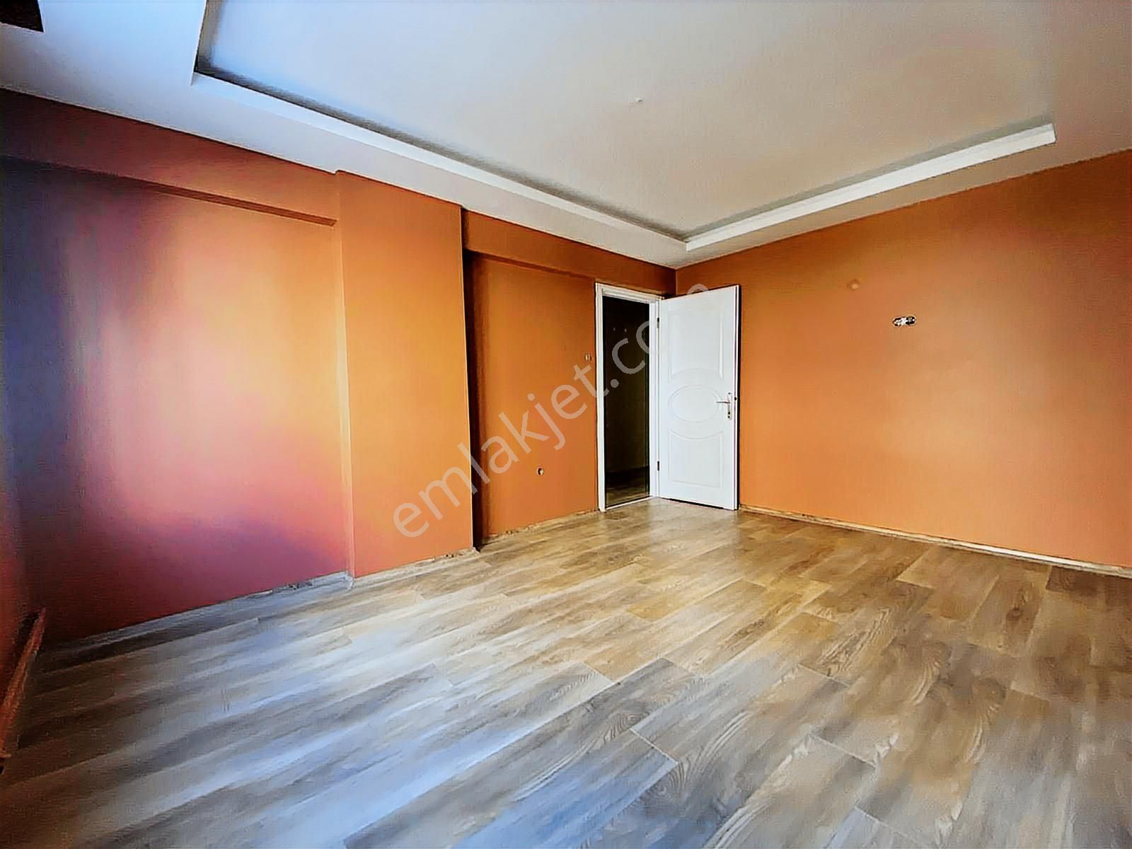 Yeni Girne Cadde Üzeri Kiralık Ev / Ofis - Görsel 9