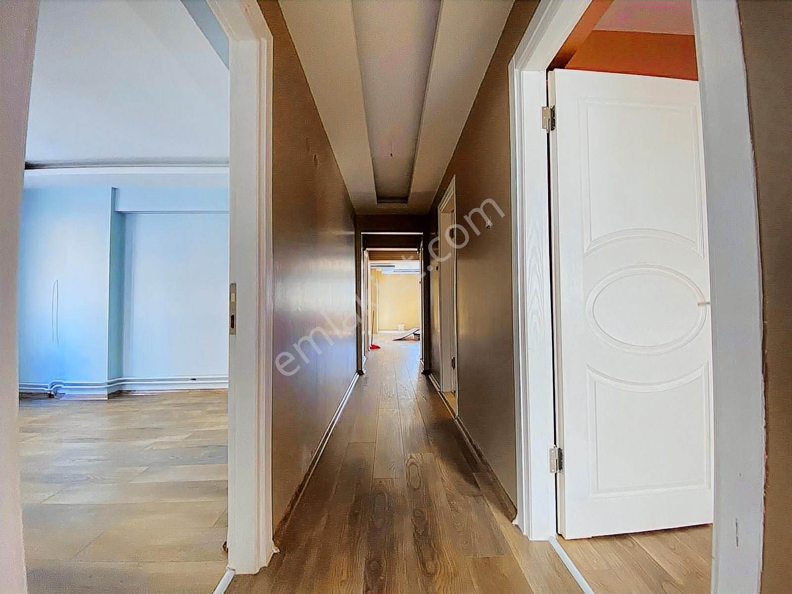 Yeni Girne Cadde Üzeri Kiralık Ev / Ofis - Görsel 3